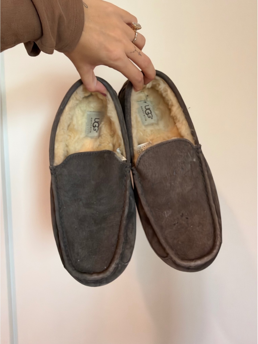 UGG Australia Men’s Ascot Brown Suede Shearling Slippers Size 10